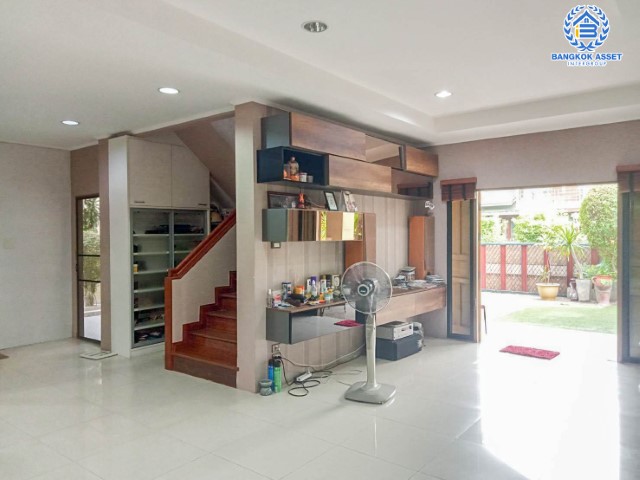 *****บ้านเดี่ยวมือสองย่านกรุงเทพฯ ม.ปัญฐิญา สุวินทวงศ์ เนื้อที่กว้างกว่า 90 ตร.ว. ฟังก์ชัน 3 ห้องนอน 3 ห้องน้ำ ที่จอดรถ 4 คัน บ้านสภาพสวย ต่อเติมครบพร้อมเข้าอยู่ได้ทันที! บนทำเลแห่งการเดินทาง ใกล้รถไฟฟ้าสายสีชมพู "สถานีมีนบุรี" และทางด่วน "ศรีรัช-วงแหวนรอบนอก" จองเลย!